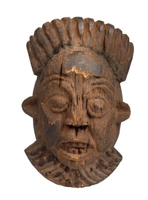 Kamerun-Grasland, Bamileke oder Babanki-Region: Eine sehr alte Maske vom Typ 'Kam', die Maske des Kult-Führers einer Tanz-Gesellschaft. - Stammeskunst / Tribal-Art
