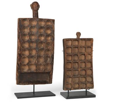 Mixed lot (2 items): Luba and Luba-Hemba, Dem. Rep. of Congo: Two old game boards for the ‘Mancala’ board game, each with a sculpted head on one side. - Tribal Art