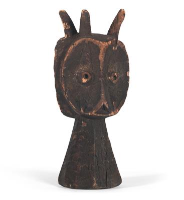 Ost-Bembe, DR Kongo: Eine sehr alte, zweigesichtige Janus-Kopf-Figur, 'Kalunga' genannt. - Stammeskunst / Tribal-Art