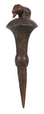 Baule, Ivory Coast: a beautifully carved hilt of a ceremonial fly-whisk for high-ranking dignitaries – with an elephant and two faces. - Tribal Art - Africa
