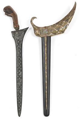 Indonesia, Java: an ornate dagger called 'kris', with a straight blade, carved hilt and painted sheath. - Mimoevropské a domorodé umění