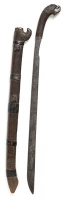 Indonesia, Sumatra: a very old sword from Sumatra (Aceh or Batak), with sheath and a hilt made of horn ending in a ‘Makara head’. - Mimoevropské a domorodé umění