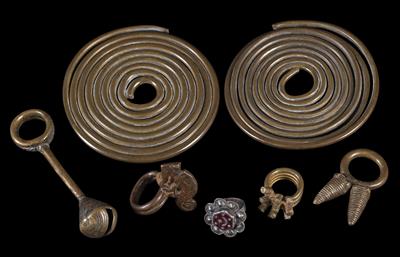 Mixed lot (7 items), Africa: ornaments made of silver, bronze and brass. - Tribal Art - Africa