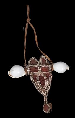 New Guinea, Eastern Highlands: typical pectoral ornament for men, called ‘siripaya’. Would be used as jewelry or as a bride price. - Mimoevropské a domorodé umění