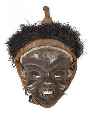 Pende, Dem. Rep. of Congo: A typical mask of the West Pende, part of the ‘mbuya masks’ cycle. - Tribal Art - Africa