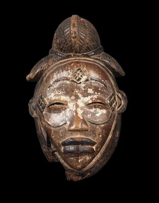 Punu, Gabon, Dem. Rep. of Congo: A very beautiful, old mask of the white ‘okuyi mask’ type, from the Punu Tsengi subgroup. - Tribal Art - Africa
