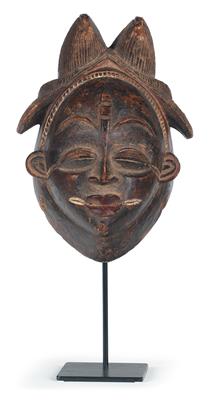 Punu, Gabon: a rare, black Punu mask, ‘ikwara’ type. - Mimoevropské a domorodé umění