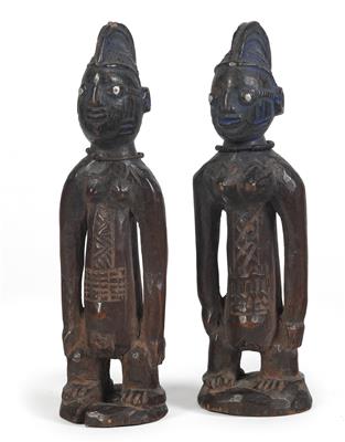 Yoruba, Nigeria: a pair of ‘ibeji’ twin figures, female and male. A very rare type: Ilesha. - Tribal Art - Africa