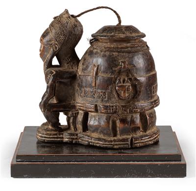 Baule, Ivory Coast: a rare ‘mouse oracle’, with a carved, seated male figure. - Tribal Art