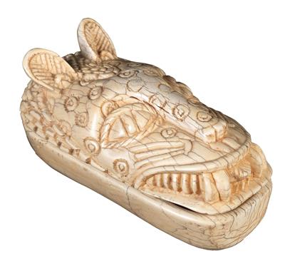 Benin or Owo, Nigeria: a lidded ivory bowl, the lid in the form of a leopard head. 19th century or early 20th century. - Mimoevropské a domorodé umění