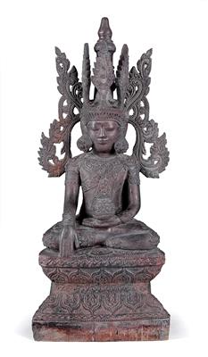 Burma (Myanmar): a sitting wooden Buddha, dyed black, with a large winged crown and a vessel containing the ‘elixir of eternal life’. Style: Shan or Ava. - Mimoevropské a domorodé umění