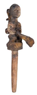 Fon, Benin (vormals Dahomey): Eine Sakral- und Kraft-Figur des ‘Voodoo-Kultes’, genannt ‘Boccio’, mit viel ‘magischem Material’ und Patina. - Tribal Art