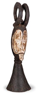 Ibo (or Igbo), Nigeria: a dance crest ‘Ekeleke’, with two volute horns. - Mimoevropské a domorodé umění