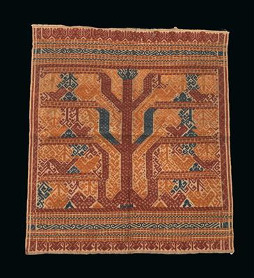 Indonesien, Sumatra, Lampung-Distrikt: Ein Zeremonial-Textil, genannt ‘Tampan’. Mit Lebensbaum-Motiv und Tieren. - Tribal Art