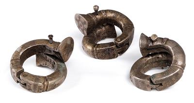 Mixed lot (3 items), Africa, North Nigeria, Mali, tribe: Haussa: 3 spiral bangles. - Tribal Art