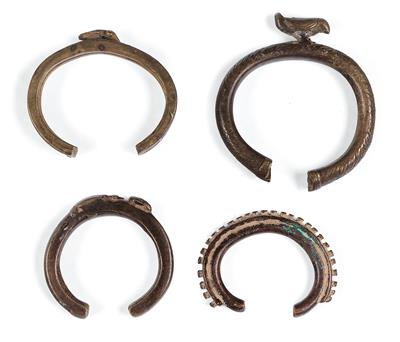 Mixed lot (4 items), Africa, Burkina Faso or Ivory Coast, tribes: Lobi or Senufo: 4 bangles. - Mimoevropské a domorodé umění