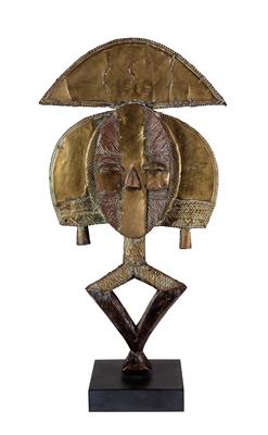 Kota (oder Bakota), Gabun, Republik Kongo: Ein seltener, großer und sehr alter Reliquien-Wächter ‘Mbulu Ngulu’. Typ: Obamba. 19. Jahrhundert. - Tribal Art