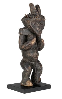 Mambila, Nigeria: Eine alte, männliche Ahnen- und Schutz-Figur ‘Tadep’, mit guter Patina. - Tribal Art