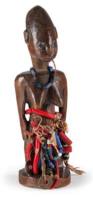 Bariba, Republic of Benin (formerly Dahomey): a very rare, female ‘ibeji’ figure of the Bariba, with a crocodile carved in relief on its back. - Mimoevropské a domorodé umění