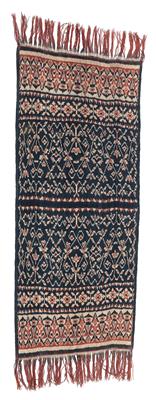 Indonesia, Island of Roti: a festive shawl, known as a ‘selendang’, with detailed Ikat dyework. - Mimoevropské a domorodé umění