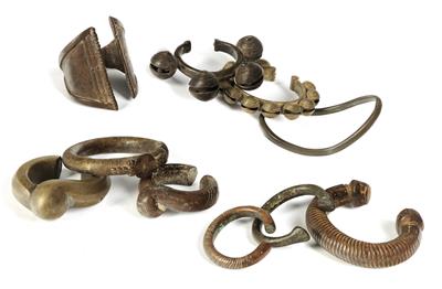 Mixed lot (10 items): Africa, ornaments of copper, brass and bronze. Eight bangles and two anklets. Made in ‘waste mould’ casting and partly engraved. - Tribal Art