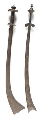 Mixed lot (2 pieces), Nepal: two typical old Nepalese swords, known as ‘kora’. - Tribal Art