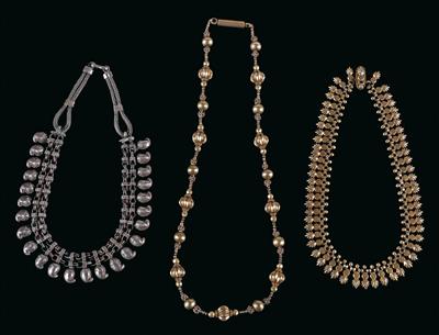 Konvolut (3 Stücke), Sri Lanka (Ceylon), Afghanistan: 2 Halsketten aus Sri Lanka, Silber vergoldet, und eine aus Afghanistan, aus Silber. - Tribal Art