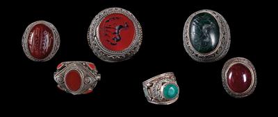 Mixed lot (7 pieces), Afghanistan: seven rings made of silver and decorated with gemstones. - Mimoevropské a domorodé umění