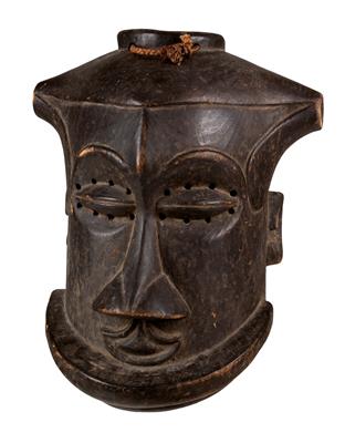 Kuba (or Bakuba), Dem. Rep. of Congo: a large helmet mask of the ‘bwoom’ type. Black-dyed and without embellishments. - Tribal Art