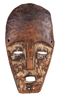 Lega (also Warega or Rega), Dem. Rep. of Congo: a small identity mask, known as a ‘lukwakongo’, flattened on the front and back. - Mimoevropské a domorodé umění