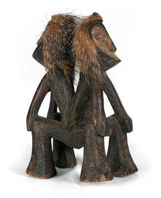 Lega, DR Kongo: Eine Doppel-Figur, männlich und weiblich, Rücken an Rücken in fast sitzender Haltung, mit kleinen Stücken Affenfell als Frisuren. Für Initiationen. - Tribal Art