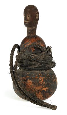 Nyamwezi or Pare, Tanzania: a so-called ‘medicine calabash’ with a head as the stopper. - Mimoevropské a domorodé umění