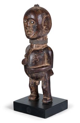 Pare, Tanzania: a male power figure for protection and healing, in perfect Pare style. - Mimoevropské a domorodé umění