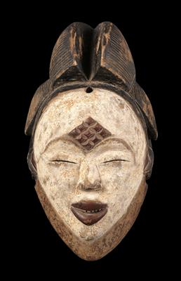 Punu, Gabun: Eine typische, weiße Maske der Punu, ‘Okuyi-Maske’ genannt, die ein ‘schönes Mädchen’ darstellt, das aus dem Jenseits kommt. - Tribal Art