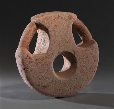 A Mayan padlock stone or 'Manopla'. Classic Period, ca. A. D. 450-650. - Tribal Art