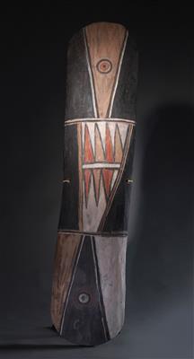 A very early collected Highland shield, Papua New Guinea. - Tribal Art
