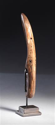 An unusual Eskimo zoomorphic figure. - Tribal Art