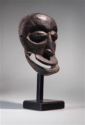 An old and expressive Hemba Mask, - Tribal Art