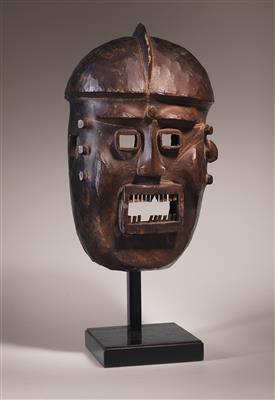 A Cameroon Widekum Mask. - Mimoevropské a domorodé umění