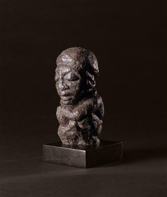 A Kissi Stone figure, Sierra Leone. - Mimoevropské a domorodé umění
