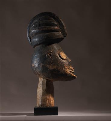 A magnificent cubistic Bamum headcrest ‘Tu Ngünga’ (tu-patambouo). - Mimoevropské a domorodé umění
