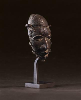 Sehr feine Owo bzw. Ijebu Lehnseid-Maske aus Bronze, - Tribal Art