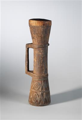 An old Marind Anim drum, - Mimoevropské a domorodé umění