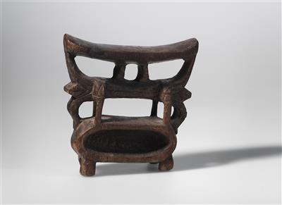 An archaic Huon Gulf neckrest, 19th century. - Tribal Art