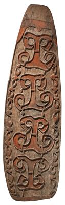A fine Northwest Asmat ancestral shield. - Mimoevropské a domorodé umění