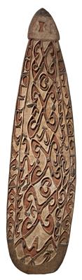 A fine Northwest Asmat ancestral shield. - Mimoevropské a domorodé umění