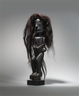 A rare standing ancestor figure. - Tribal Art