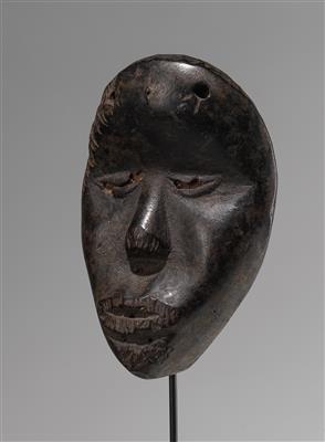 A fine and unsusual passport mask, - Tribal Art 2020/12/15 - Estimate ...