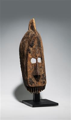 A grand abstract Kulere (Kaleri) or Sha mask, - Mimoevropské a domorodé umění