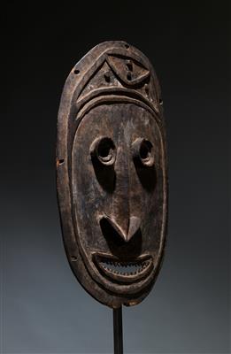 A large Iatmul Gable mask, - Mimoevropské a domorodé umění